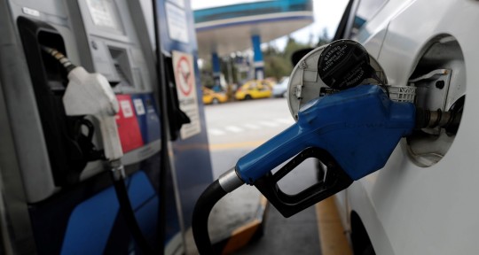 Ecuador congela precio de combustibles tras pugna con movimientos sociales / Foto: EFE