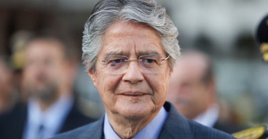 Lasso, de 66 años, no presenta síntomas y está despachando desde el Palacio de Carondelet, la sede del Gobierno / Foto: EFE