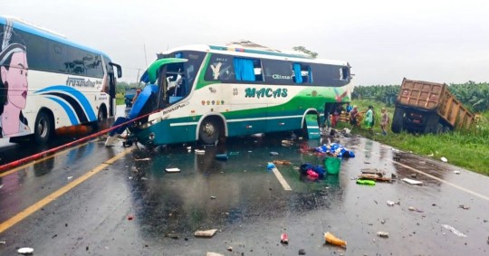 El accidente ocurrió en la costera provincia de Guayas, donde se produjo el siniestro entre un camión, un tráiler y un autobús / Foto: cortesía Fiscalía