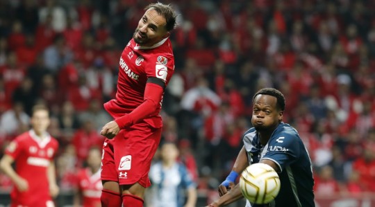 La gran figura fue el seleccionado ecuatoriano, Romario Ibarra, quien anotó 2 goles y fue una pesadilla para la defensa local / Foto: EFE