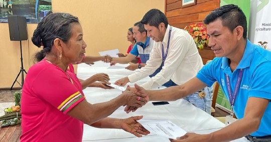Las productoras recibieron certificados, que les acredita haberse capacitado en 11 módulos / Foto: cortesía ministerio de Agricultura