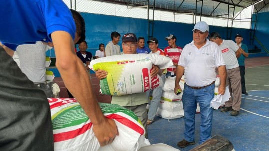 La urea fue entregada productores de las parroquias Chonta Punta, Puerto Napo, Misahuallí, y el cantón Carlos Julio Arosemena Tola/ Foto: Cortesía Ministerio de Agricultura