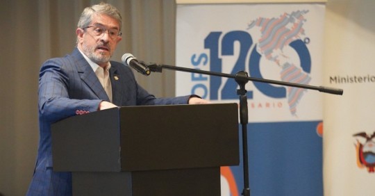 José Ruales, ministro de Salud Pública, anunció la contratación de más personal/ Foto: cortesía Ministerio de Salud