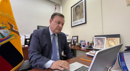 Carné de vacunación es obligatorio en transporte público por aumento de covid / Foto: EFE
