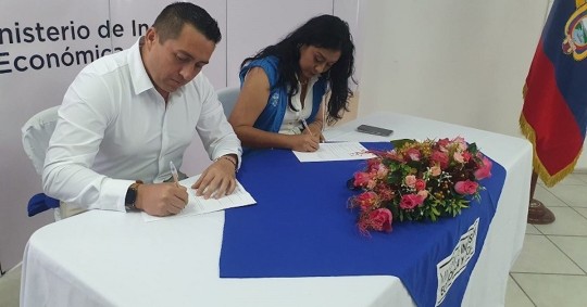 Convenios de cooperación fueron firmados para atender a grupos prioritarios en Napo / Foto: Cortesía MIES