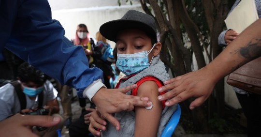 Se calcula que 2 millones de niños y niñas de América Latina y el Caribe no recibieron una o más dosis de la vacuna DPT (tétanos, difteria y tos ferina)/ Foto: cortesía EFE