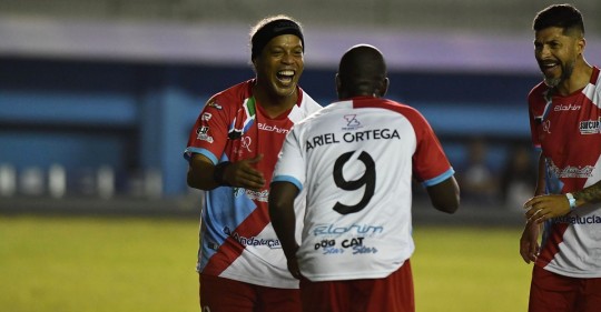 Esta es la tercera vez que el ganador del Balón de Oro en 2005 visita Ecuador tras retirarse del fútbol profesional / Foto EFE