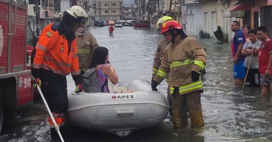 El invierno ha dejado 21 fallecidos y más de 23.000 afectados en Ecuador / Foto: cortesía Cuerpo de Bomberos de Guayaquil