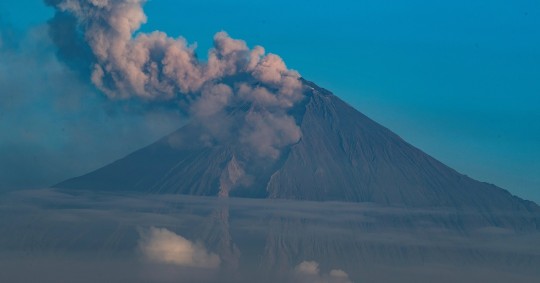El Sangay, de 5.230 metros de altura sobre el nivel del mar, se ubica en la provincia amazónica de Morona Santiago / Foto: EFE