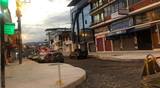 El miércoles 1 de julio se realizaron controles del toque de queda en la ciudad de Macas y alertaron a los habitante sobre el regreso al color rojo del semáforo. Foto. Cortesía Municipio de Morona 