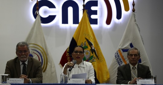 Alrededor de 400.000 ecuatorianos en el exterior también podrán pronunciarse sobre la Consulta Popular ambiental del Yasuní/ Foto: cortesía EFE