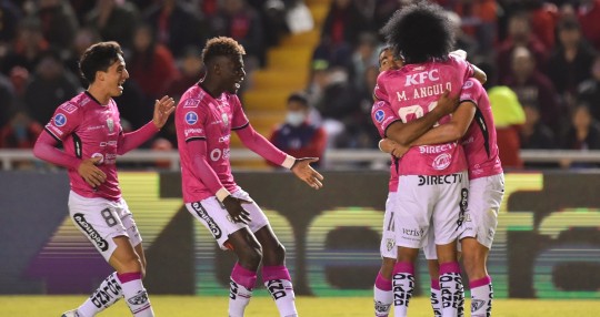 En la decimotercera jornada, el Aucas, líder con 26 puntos, recibirá el domingo al Mushuc Runa / Foto: EFE