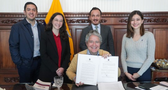 La convocatoria fue suscrita por Lasso con las ocho preguntas cuya formulación fue validada previamente por la Corte Constitucional / Foto: cortesía Presidencia