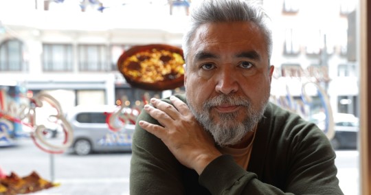 El escritor chileno Cristian Alarcón y el periodista argentino Martín Caparrós son parte de los ocho invitados internacionales de la octava edición de la Feria Internacional del Libro (FIL) de Guayaquil. Foto: Cortesía EFE