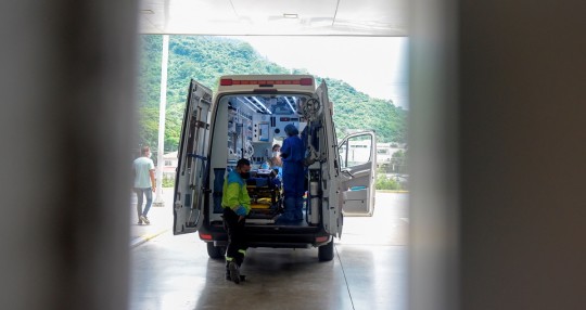 Las provincias con mayor número de casos confirmados son Guayas con 37; Pichincha con 25; y Azuay con 16 / Foto EFE