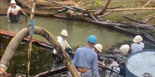 La estatal informó sobre un derrame de crudo que se produjo el 25 de septiembre por un “presunto sabotaje” contra la línea del pozo Lago-32 / Foto: cortesía Hernán Higuera