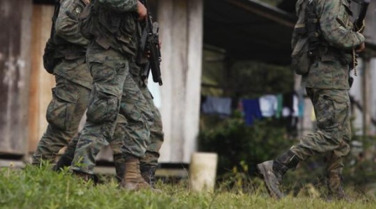 Una patrulla militar fue atacada este 1 de mayo del 2018, cuando recorría el recinto Corriente Larga en Mataje, en la frontera norte con Colombia.  Foto: El Comercio