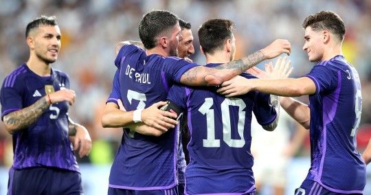Los goles anotados fueron dos goles de Di María y uno de Messi, Álvarez y Correa, en un amistoso jugado en Abu Dabi como antesala del Mundial de Qatar / Foto: EFE