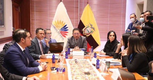 Con el voto de cinco legisladores y la abstención de dos de sus miembros, el CAL calificó la validez del pedido de juicio político de censura contra el mandatario ecuatoriano / Foto: Cortesía Asamblea Nacional