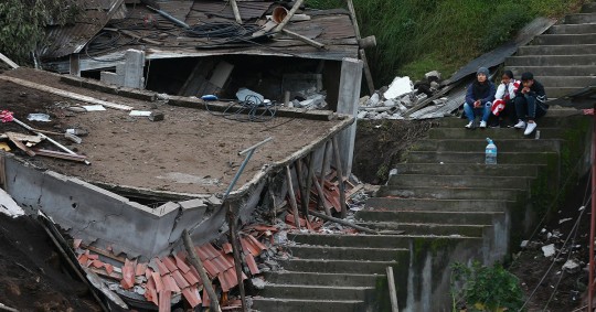 Bajo los escombros y toneladas de tierra quedan aún 39 cuerpos por recuperar, según el reporte publicado el lunes por la Secretaría General de Riesgos / Foto: EFE