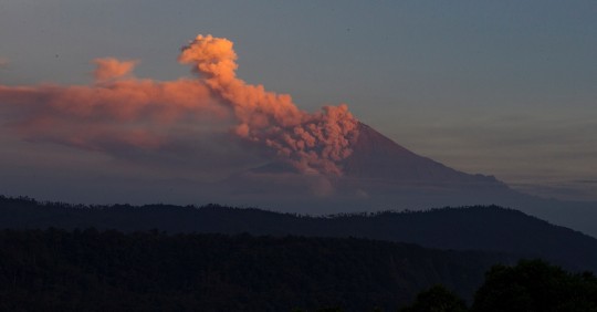 El volcán Sangay genera 720 explosiones en un día / Foto: EFE