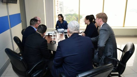 Autoridades de las Aduana de Ecuador y Estados Unidos durante la reunión del martes 22 de octubre de 2019. Foto: Expreso