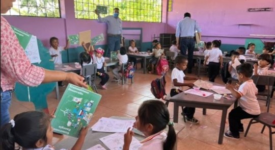 El uso de estos materiales apoyará al aprendizaje sobre la generación de energía y el uso eficiente de los recursos / Foto: cortesía CELEC