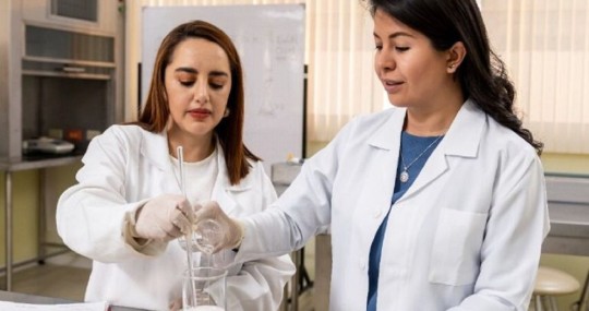 Las docentes María Gabriela Punín y María José Valarezo representarán a Ecuador en la Feria / Foto: cortesía El Mercurio