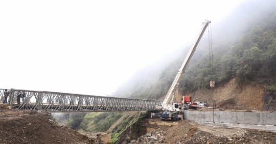 El ministro de Transporte verificó el avance físico de la obra que supera el 88 % y que beneficiará a las poblaciones de Pilaló, Siete Ríos, El Edén y El Palmar / Foto: cortesía minsterio de Transporte