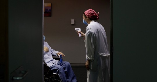 La investigación muestra la existencia de biomarcadores en la sangre que pueden identificar con precisión a los pacientes con covid persistente/ Foto: cortesía EFE