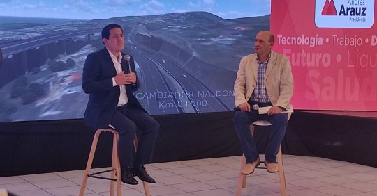 Andrés Arauz insiste en que mantendrá la dolarización / Foto: Cortesía de Camicoon