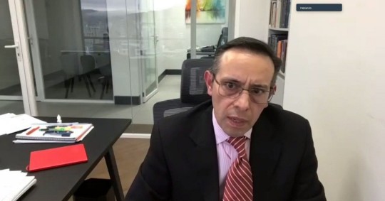 Edgar Neira, abogado del presidente de Ecuador, pidió a la Asamblea Nacional una ampliación de las pruebas de peculado, delito del que acusan al mandatario / Foto: cortesía Asamblea 