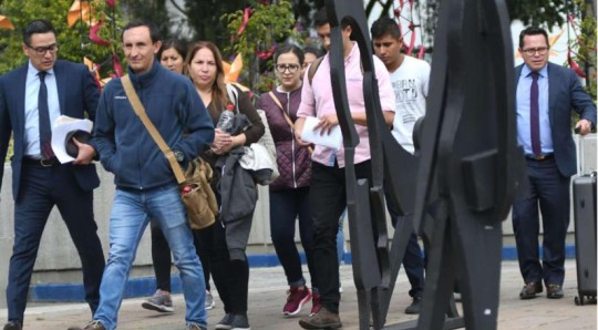 Uno de los mails menciona el pedido de un cargo público para Patricio Pazmiño. Foto: Ecuavisa