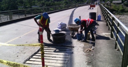 Los usuarios de este trayecto tendrán que tomar vías alternas, ya que maquinaria y personal del MTOP trabajarán en el mantenimiento del puente ese día / Foto cortesía ministerio de Transporte