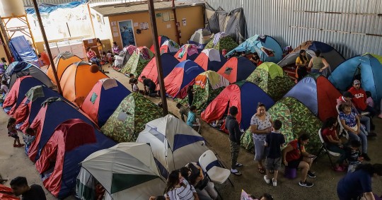 Organizaciones civiles alertan que aumentan los casos de migrantes desesperados, sobre todo familias/ Foto: Cortesía EFE
