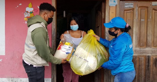 Hasta la fecha se ha entregado un total de 580 kits con ayuda humanitaria / Foto: Cortesía MIES