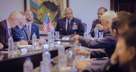 Se reunió con diferentes autoridades y reafirmó el compromiso de defensa entre los Estados Unidos y el Ecuador / Foto: cortesía embajada EE.UU.