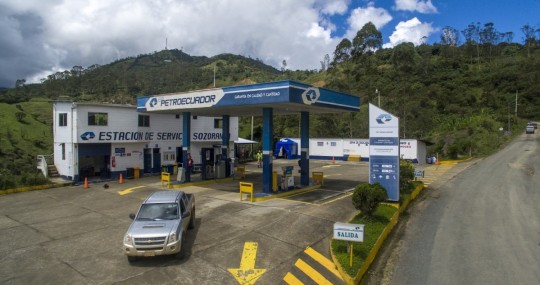 Las gasolinas Extra y Ecopaís y el diésel bajarán 10 centavos por galón /Foto: cortesía Petroecuador
