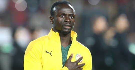 El delantero senegalés sufrió una lesión hace unos días en el tendón de una rodilla en un partido de la liga alemana / Foto: EFE