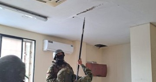 Las armas, explosivos, municiones y drogas se encontraron en las dependencias administrativas de la cárcel de Guayas / Foto: cortesía Fiscalía 