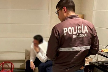 Entre los elementos incautados para la investigación hay dos celulares, una computadora portátil, una tableta electrónica y documentos con registros alfanuméricos / Foto: cortesía Fiscalía