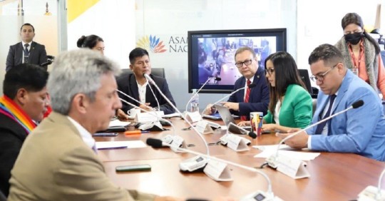 El ministro de Interior mencionó que en el proyecto de Adquisición de Vehículos Tipo Bus (29) y Camión (20) se invertirá $ 9.686.496 / Foto: cortesía ministerio del Interior