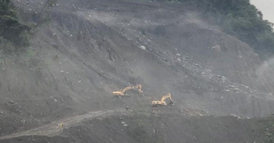 Los trabajos continúan para habilitar la vía de 2,2 km en el sector de El Reventador / Foto: cortesía MTOP