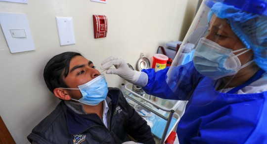 Ecuador registra 7.259 nuevos casos de covid y acumula 739.297 en la pandemia / Foto: EFE
