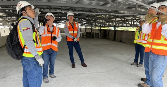 La empresa canadiense estuvo cargo de la construcción de sobrecubiertas de estructura metálica sobre los bloques del plantel / Foto: cortesía Ministerio de Educiación