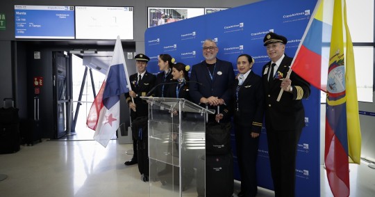 Luego de 7 años sin operaciones internacionales, el aeropuerto Eloy Alfaro recupera su conectividad / Foto: EFE