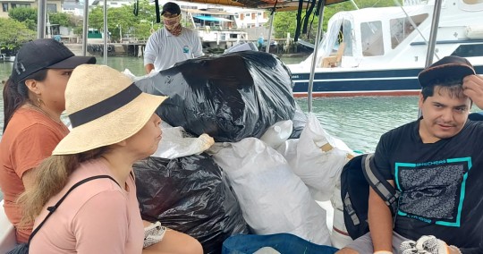 7.386 voluntarios limpiaron las playas, lagos y ríos / Foto cortesía: MAATE