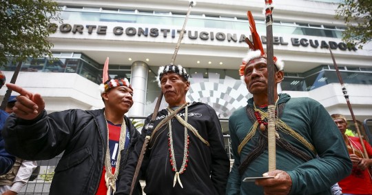 De acuerdo a la resolución emitida por la Corte Constitucional, esas dos preguntas "no se pueden tramitar por enmienda" / Foto: EFE