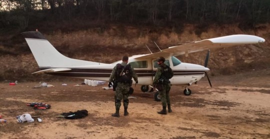 Fue detenido el piloto de la "narcoavioneta", de nacionalidad mexicana, y se decomisaron tres vehículos que estaban en el lugar  / Foto: cortesía