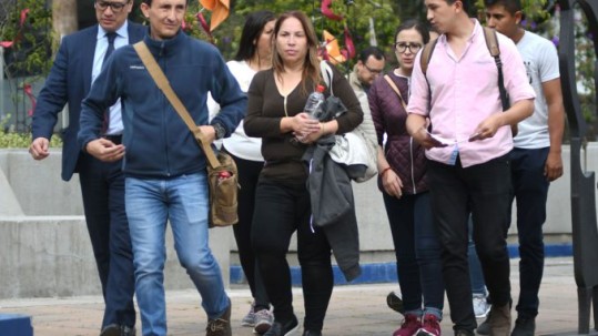 Quito 4 de mayo 2018. Pamela Martinez, con su abogado Edgar Molina Apifoto Foto: La República